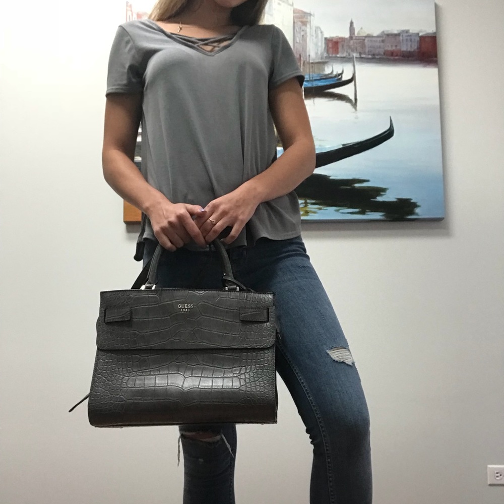 GUESS Satchel - Picture 5 of 8